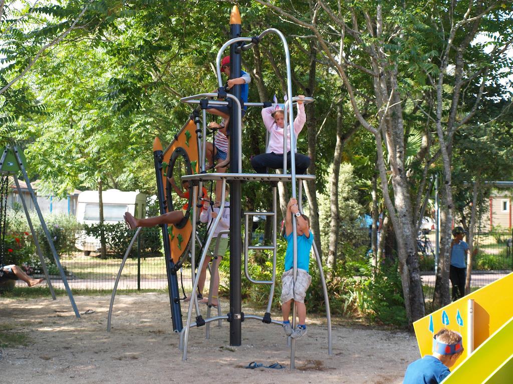 Camping La Brande Ле-Шато-д'Олерон Екстер'єр фото